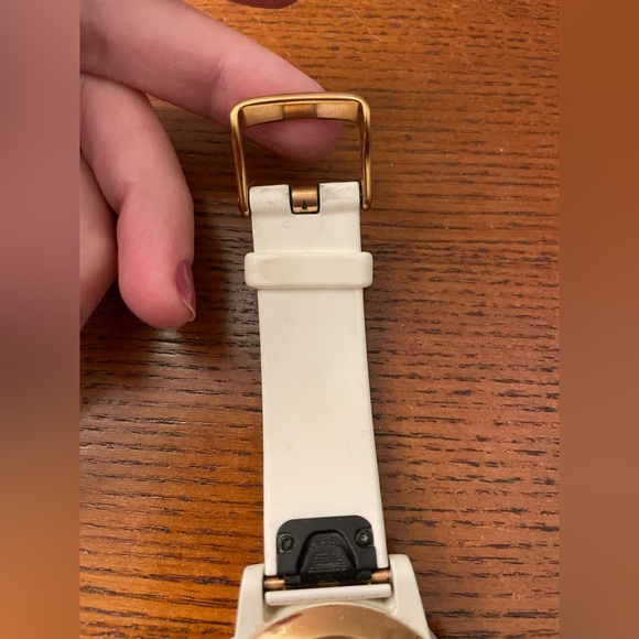 Garmin Fenix 5S Sapphire Edition Rose Goldtone with White Band - Picture 7 of 10